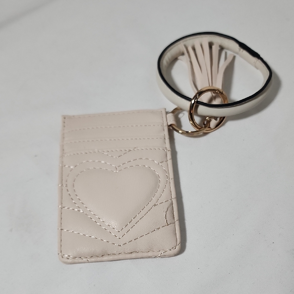 Source Unknown Cream Heart Card Holder with Keychain